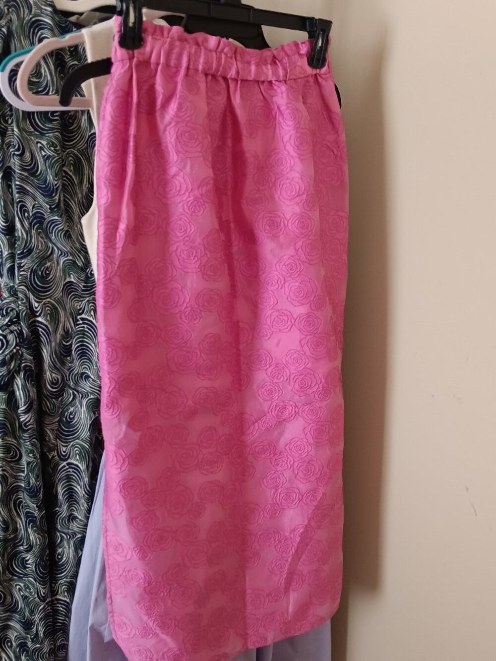 NWT Samsoe Bubble Gum Pink Rose Embossed Side Slit Midi Skirt Size XS (LOOK!)